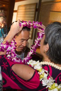 lei-greeting